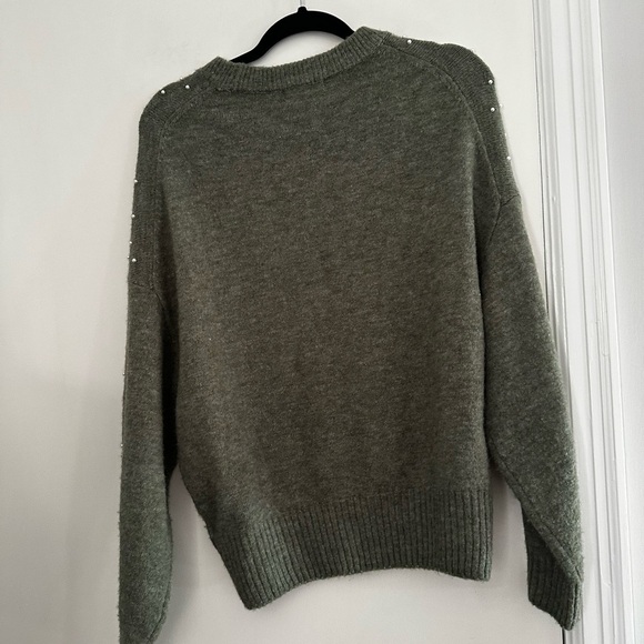 H&M Women’s XS Olive Green Pearl Appliqué Pullover Sweater. Oversized. Stretch. - Picture 16 of 16